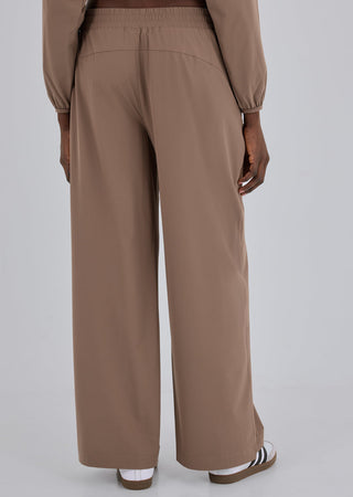 Women's Agility Wide Leg Pant Walnut